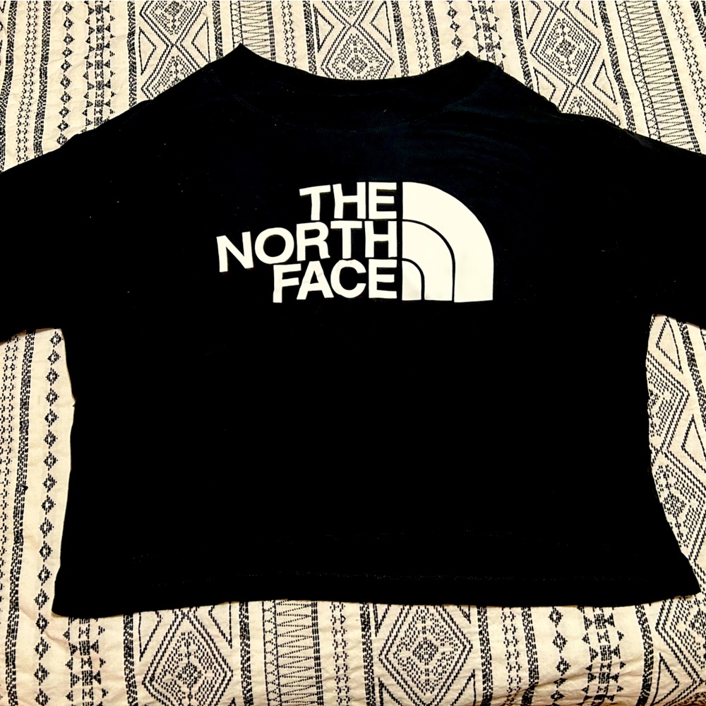 Women’s medium the northface crop top. In euc.